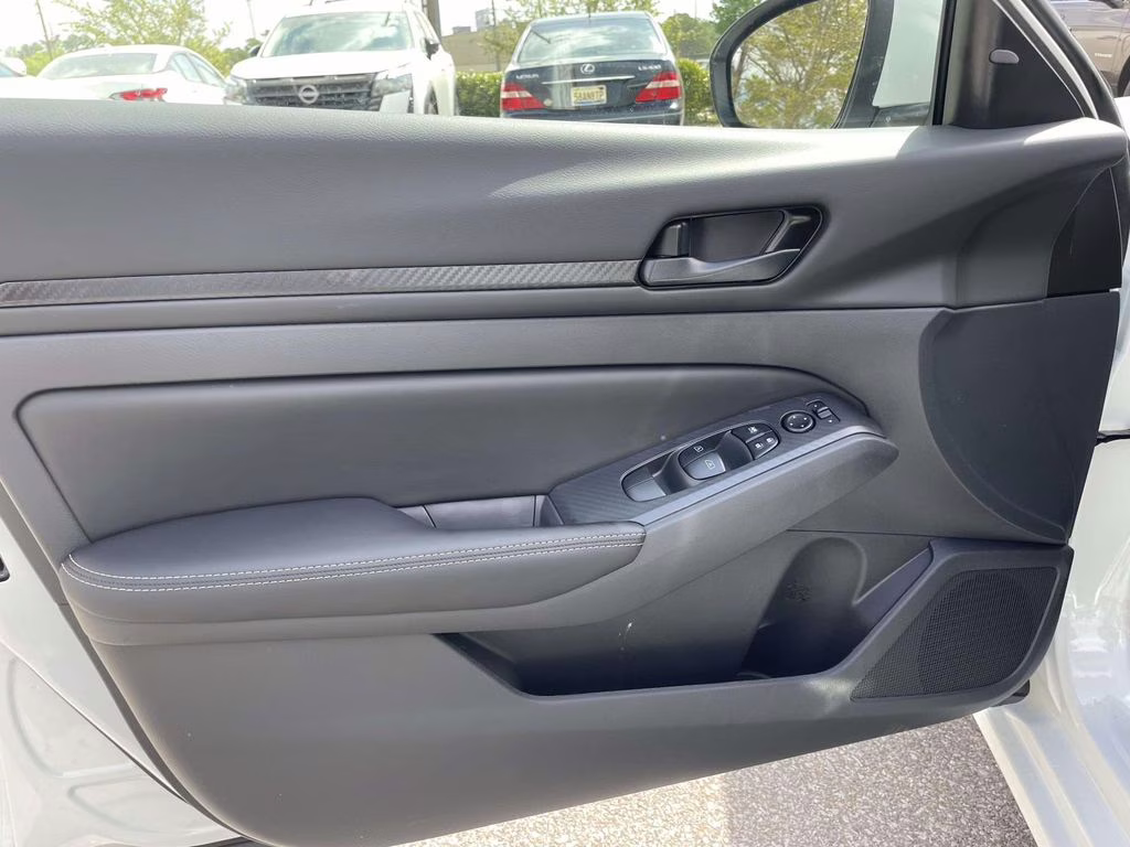 2026 Pearl White Tricoat Nissan Altima 2.5 SV FWD Sedan