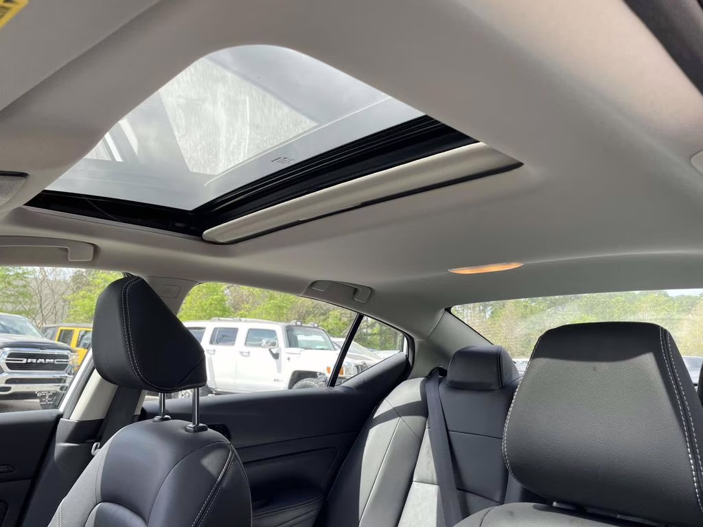 2026 Pearl White Tricoat Nissan Altima 2.5 SV FWD Sedan