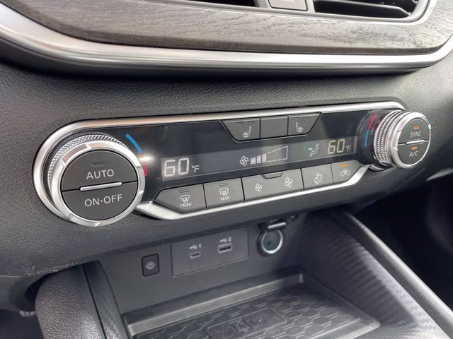 2026 Pearl White Tricoat Nissan Altima 2.5 SV FWD Sedan