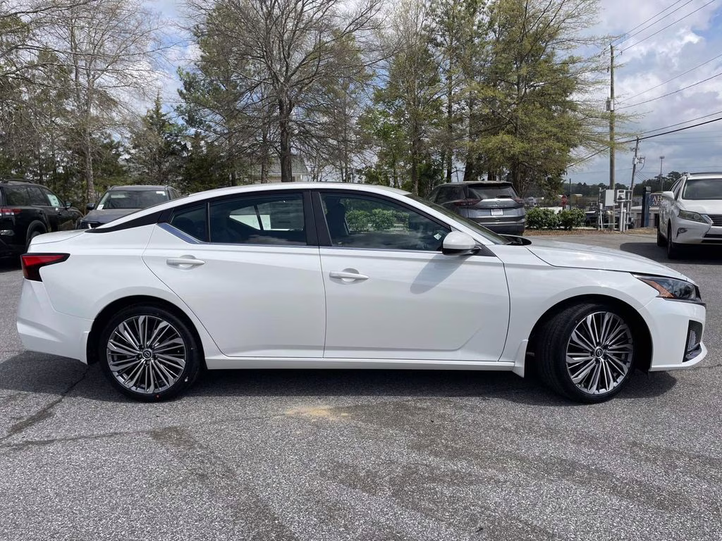 2026 Pearl White Tricoat Nissan Altima 2.5 SV FWD Sedan