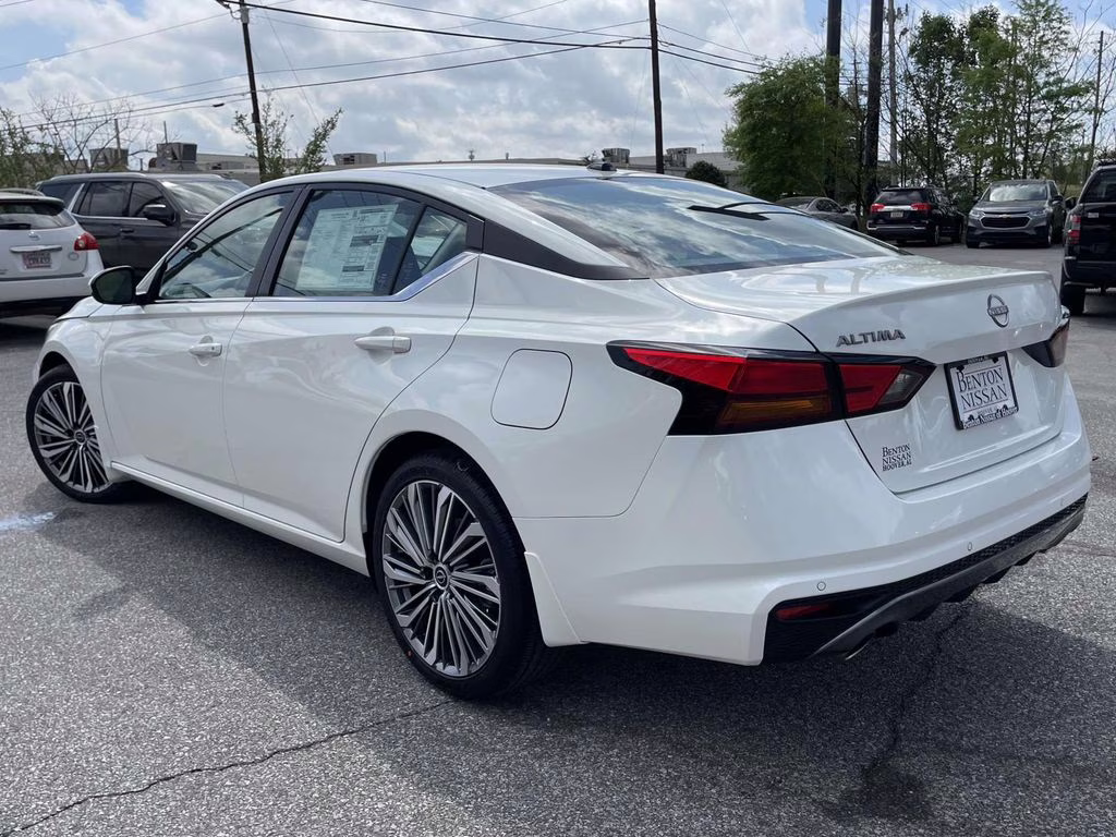 2026 Pearl White Tricoat Nissan Altima 2.5 SV FWD Sedan