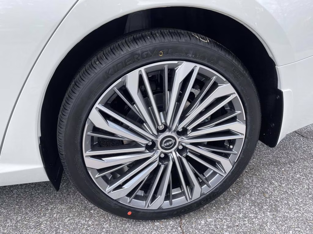 2026 Pearl White Tricoat Nissan Altima 2.5 SV FWD Sedan