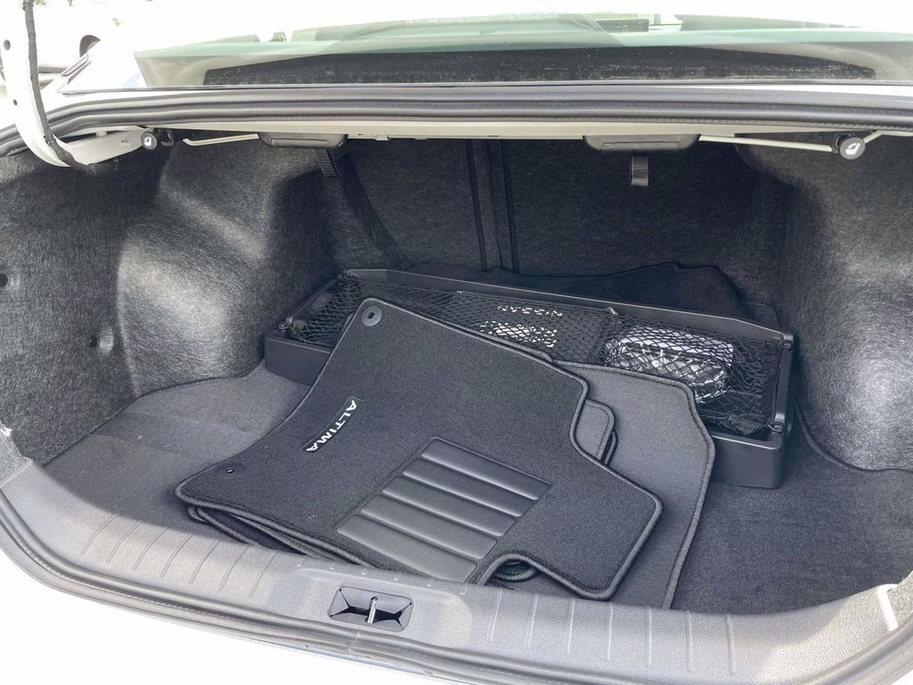 2026 Pearl White Tricoat Nissan Altima 2.5 SV FWD Sedan