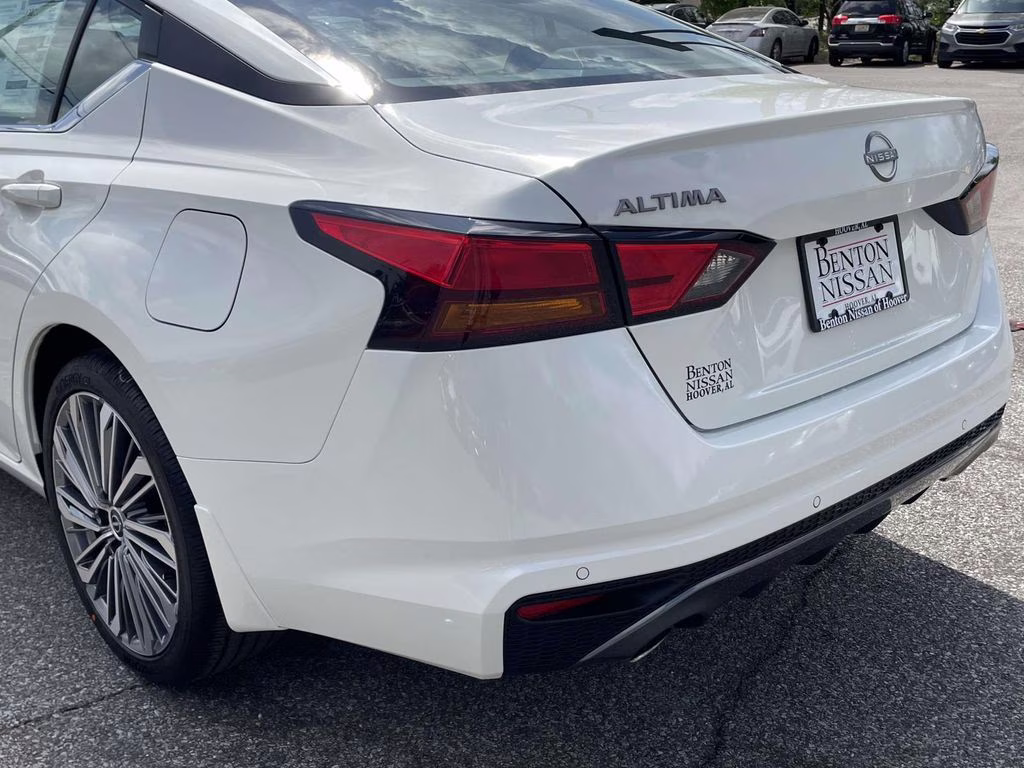 2026 Pearl White Tricoat Nissan Altima 2.5 SV FWD Sedan