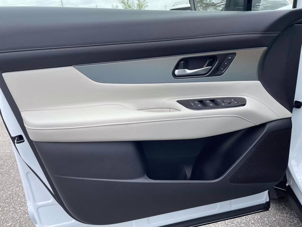 2026 Everest White Pearl Tricoat Nissan Murano SL AWD SUV