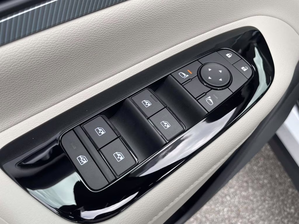 2026 Everest White Pearl Tricoat Nissan Murano SL AWD SUV