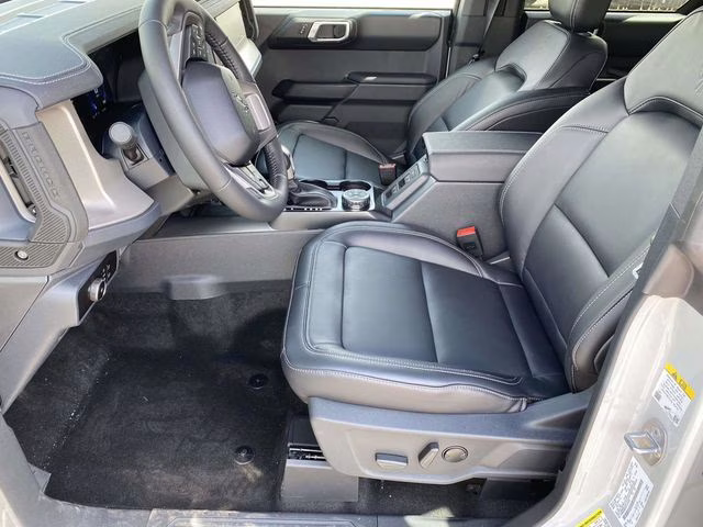 2026 Avalanche Ford Bronco Outer Banks 4X4 SUV