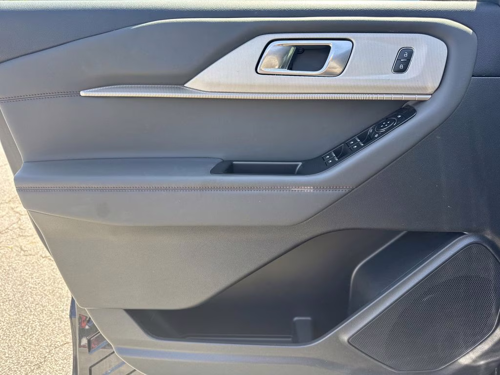 2025 Black Metallic Ford Explorer Active RWD SUV