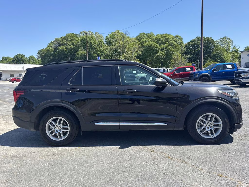 2025 Black Metallic Ford Explorer Active RWD SUV