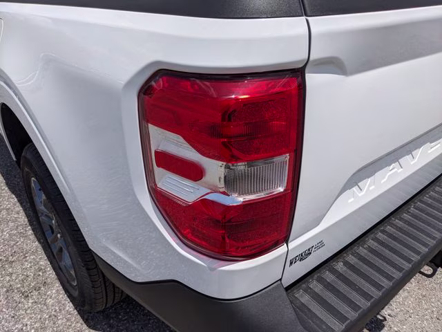 2026 Oxford White Ford Maverick XLT FWD Truck
