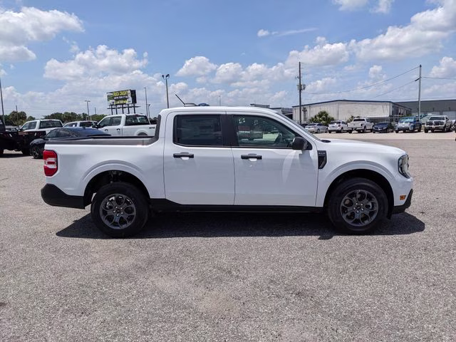 2026 Oxford White Ford Maverick XLT FWD Truck