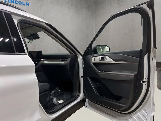 2026 Space White Metallic Ford Explorer Active 4X4 SUV