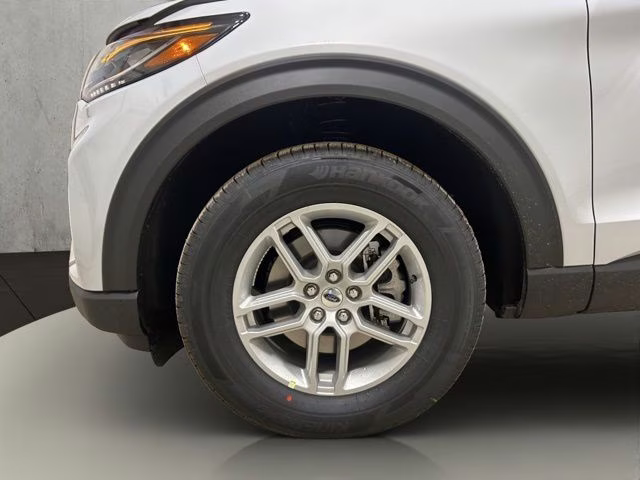 2026 Space White Metallic Ford Explorer Active 4X4 SUV