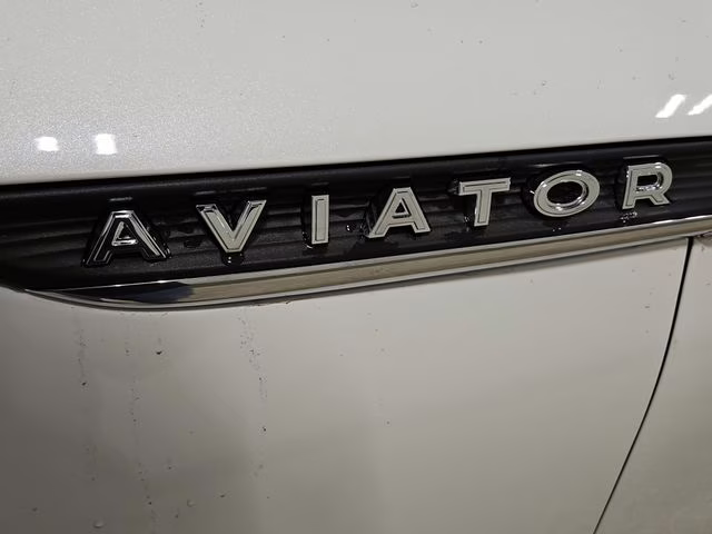 2026 Pristine White Metallic Tri-Coat Lincoln Aviator Premiere AWD SUV