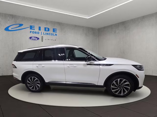 2026 Pristine White Metallic Tri-Coat Lincoln Aviator Premiere AWD SUV