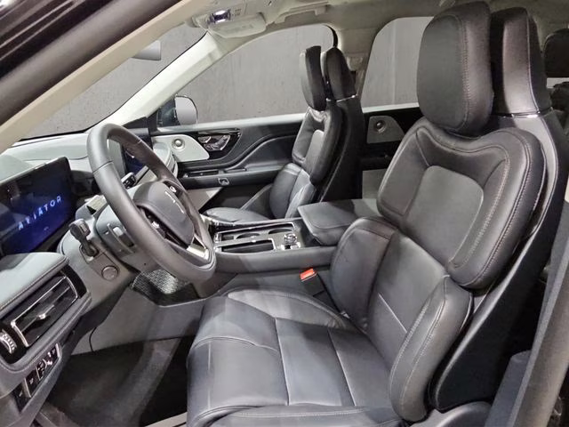 2026 Pristine White Metallic Tri-Coat Lincoln Aviator Premiere AWD SUV