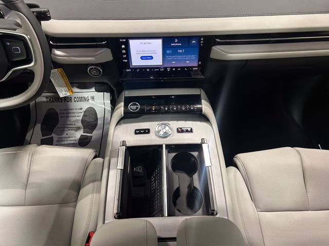 2026 Pristine White Metallic Tri-Coat Lincoln Navigator Reserve 4X4 SUV
