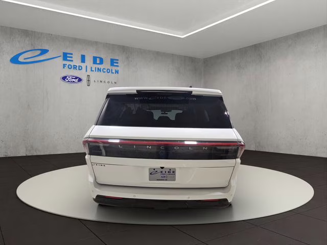 2026 Pristine White Metallic Tri-Coat Lincoln Navigator Reserve 4X4 SUV