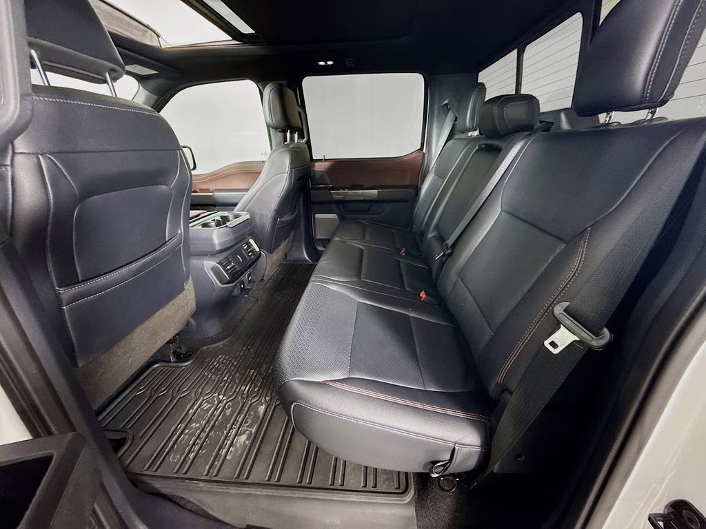 2022 Oxford White Ford F-150 Lariat 4X4 Truck