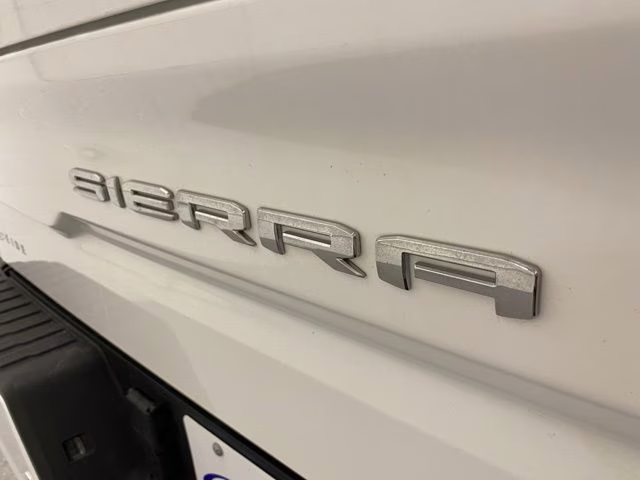 2023 Summit White GMC Sierra 1500 AT4 4X4 Truck