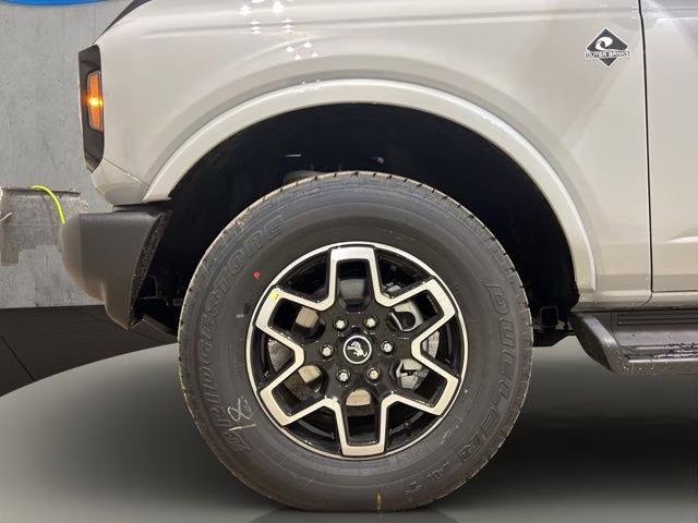 2026 Avalanche Gray Ford Bronco Outer Banks 4X4 SUV