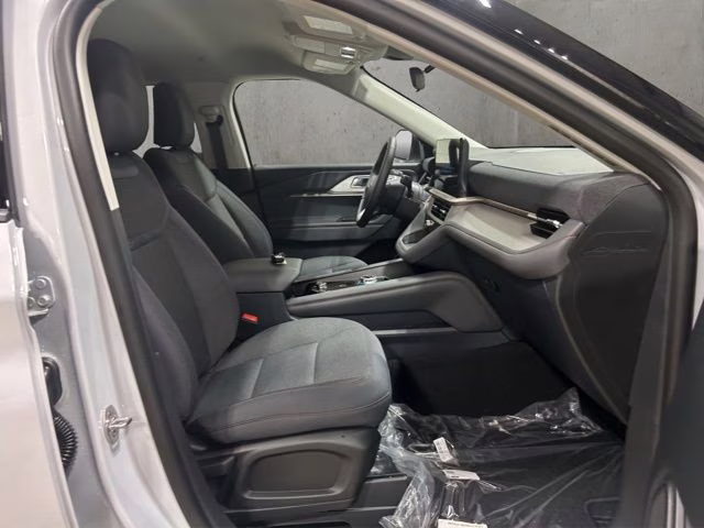 2026 Space White Metallic Ford Explorer Active 4X4 SUV