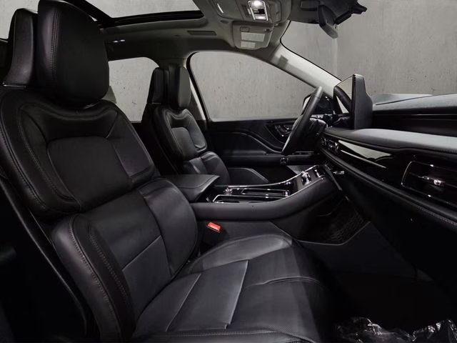 2026 Pristine White Metallic Tri-Coat Lincoln Aviator Premiere AWD SUV