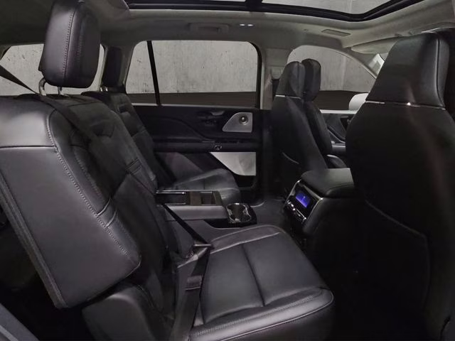 2026 Pristine White Metallic Tri-Coat Lincoln Aviator Premiere AWD SUV