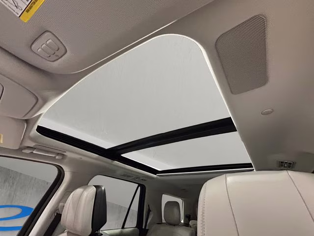 2026 Pristine White Metallic Tri-Coat Lincoln Navigator Reserve 4X4 SUV