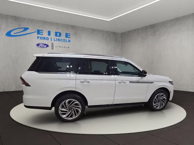 2026 Pristine White Metallic Tri-Coat Lincoln Navigator Reserve 4X4 SUV