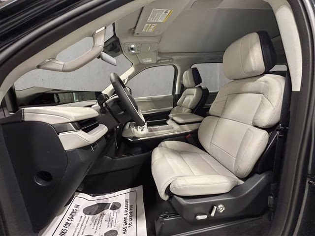 2026 Pristine White Metallic Tri-Coat Lincoln Navigator Reserve 4X4 SUV