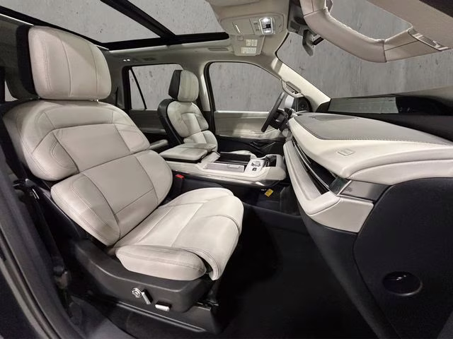2026 Pristine White Metallic Tri-Coat Lincoln Navigator Reserve 4X4 SUV