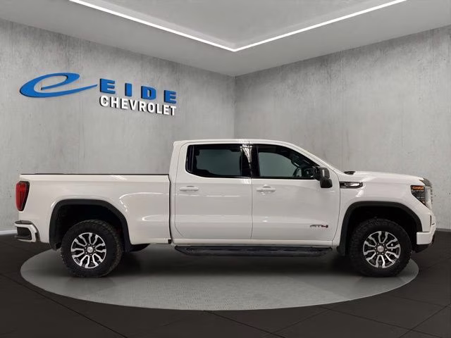 2023 Summit White GMC Sierra 1500 AT4 4X4 Truck