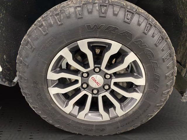 2023 Summit White GMC Sierra 1500 AT4 4X4 Truck