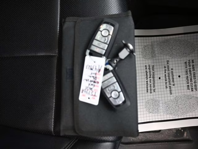 2021 Black Metallic Ford Expedition XLT 4X4 SUV