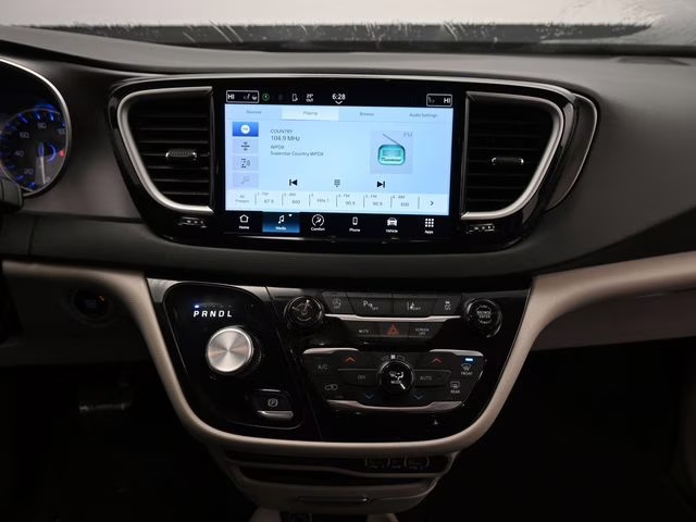 2024 Diamond Black Crystal Pearlcoat Chrysler Pacifica Touring L FWD Van