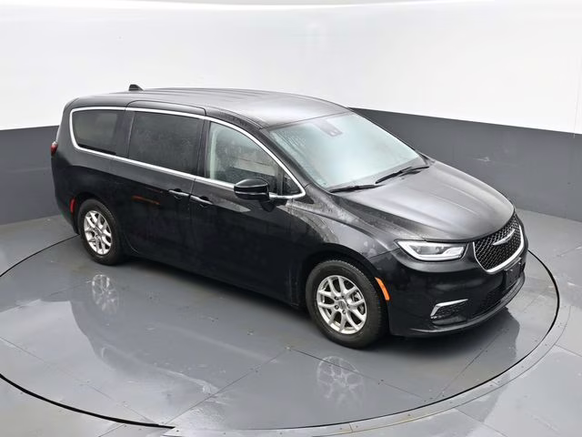2024 Diamond Black Crystal Pearlcoat Chrysler Pacifica Touring L FWD Van