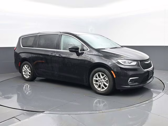 2024 Diamond Black Crystal Pearlcoat Chrysler Pacifica Touring L FWD Van