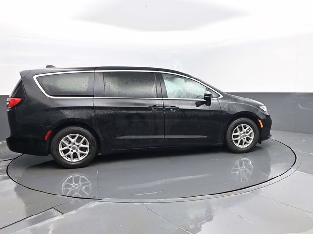 2024 Diamond Black Crystal Pearlcoat Chrysler Pacifica Touring L FWD Van
