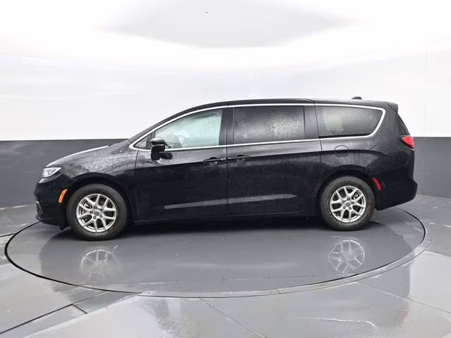 2024 Diamond Black Crystal Pearlcoat Chrysler Pacifica Touring L FWD Van