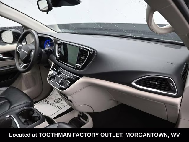 2023 Granite Crystal Metallic Clearcoat Chrysler Pacifica Touring L FWD Van