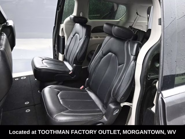 2023 Granite Crystal Metallic Clearcoat Chrysler Pacifica Touring L FWD Van