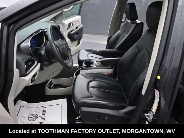 2023 Granite Crystal Metallic Clearcoat Chrysler Pacifica Touring L FWD Van