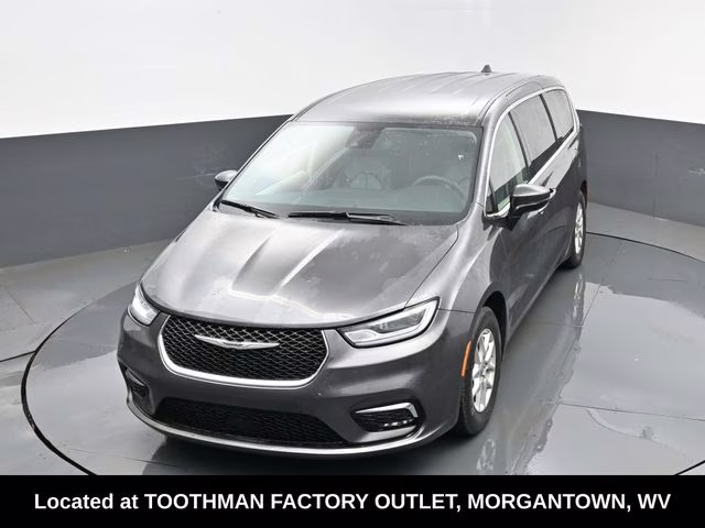 2023 Granite Crystal Metallic Clearcoat Chrysler Pacifica Touring L FWD Van