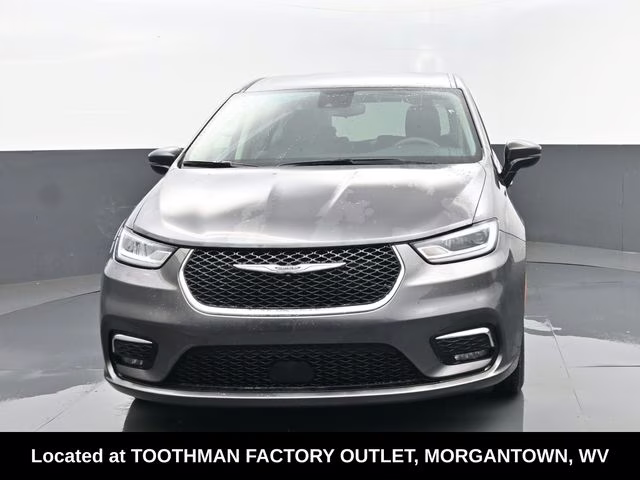 2023 Granite Crystal Metallic Clearcoat Chrysler Pacifica Touring L FWD Van