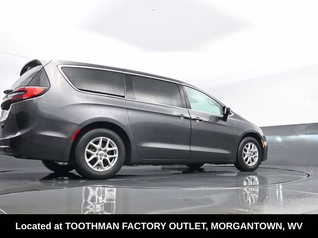 2023 Granite Crystal Metallic Clearcoat Chrysler Pacifica Touring L FWD Van