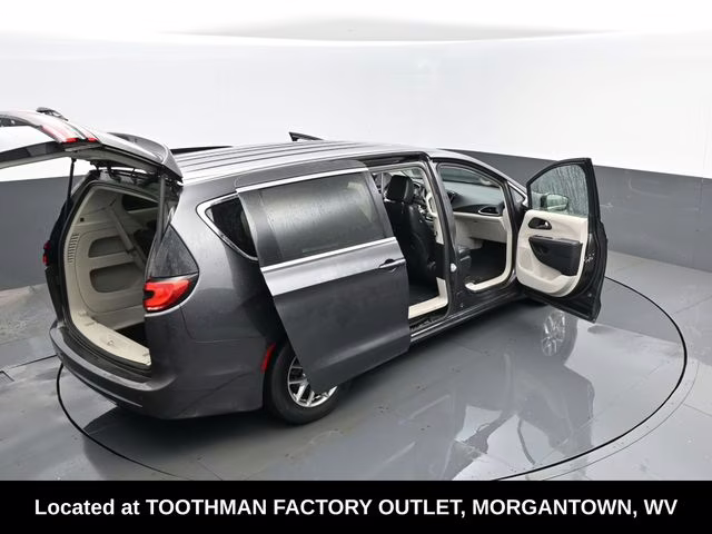 2023 Granite Crystal Metallic Clearcoat Chrysler Pacifica Touring L FWD Van