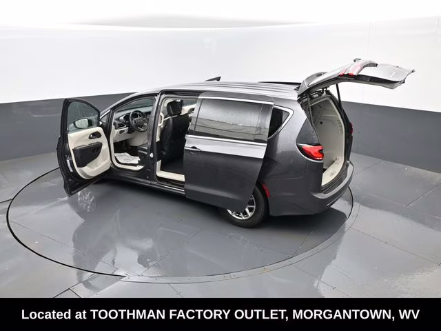 2023 Granite Crystal Metallic Clearcoat Chrysler Pacifica Touring L FWD Van