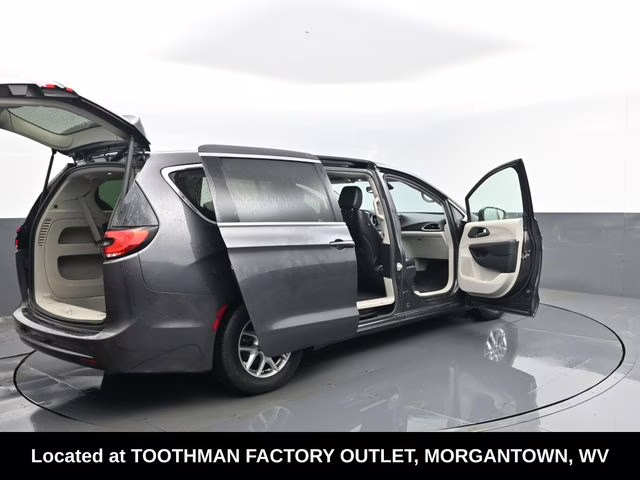 2023 Granite Crystal Metallic Clearcoat Chrysler Pacifica Touring L FWD Van