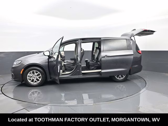 2023 Granite Crystal Metallic Clearcoat Chrysler Pacifica Touring L FWD Van